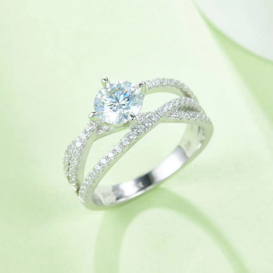 Trendsi 1 carat moissanite solitaire ring with double split shank and pavé diamonds