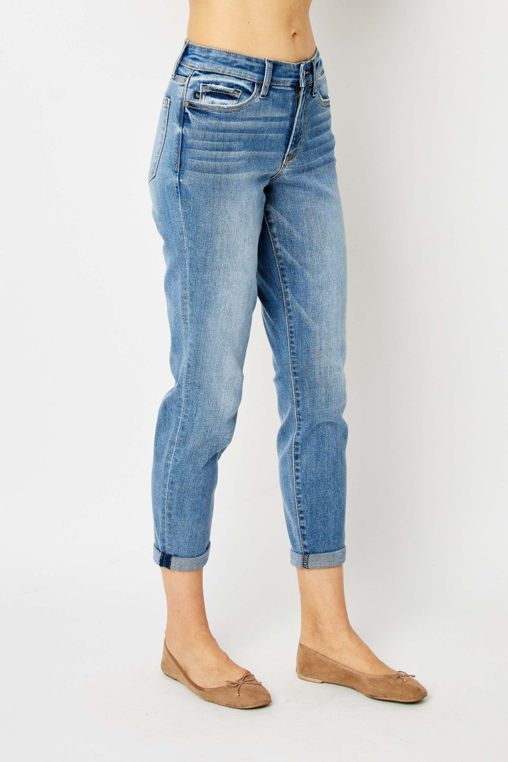 Trendsi plus size cuffed hem jeans in light blue denim styled with tan flats