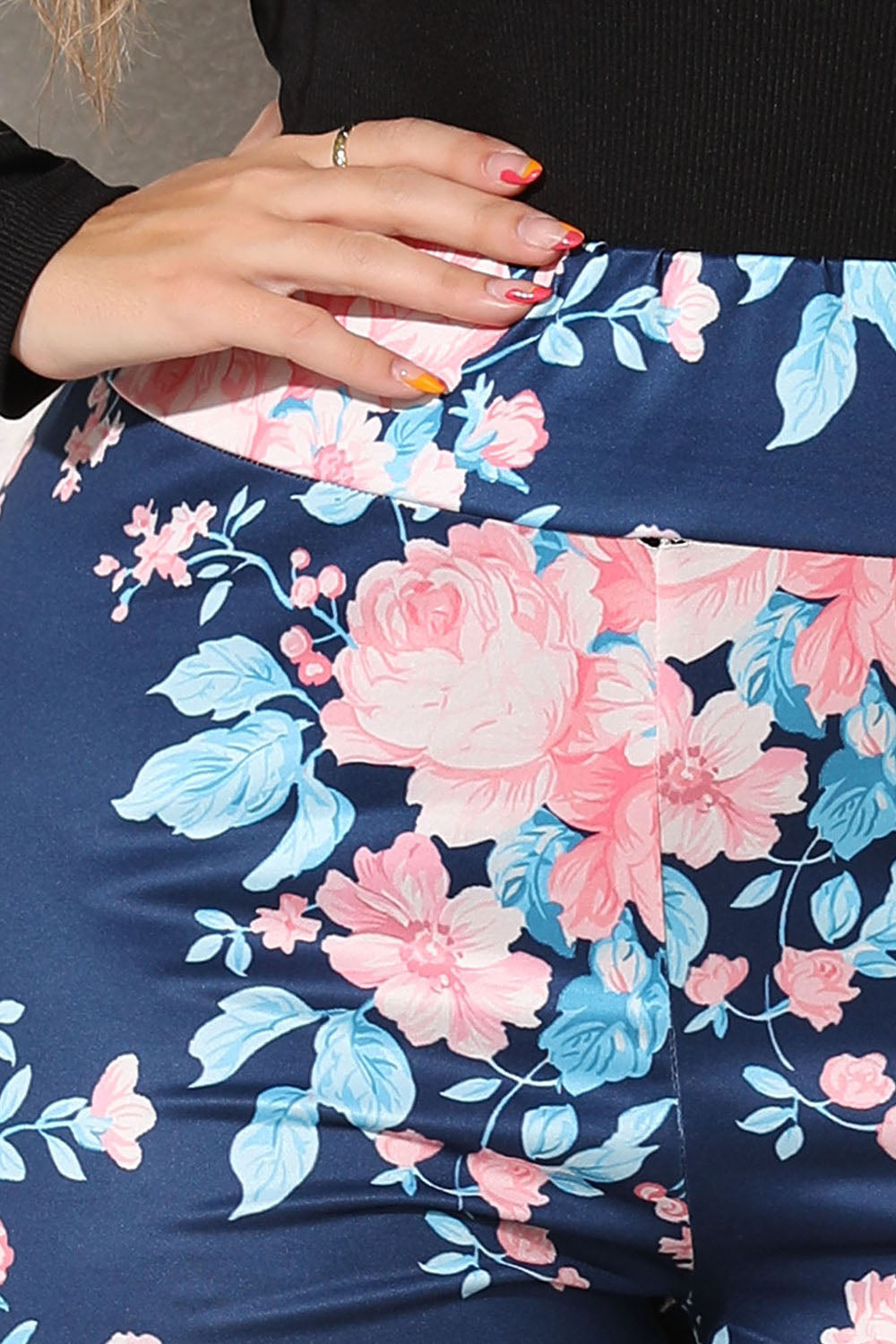 Trendsi plus size floral leggings with pink and blue flower pattern on navy background