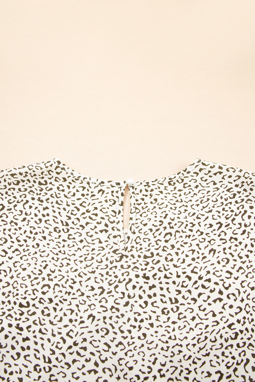 Close-up of plus size leopard print dress neckline with keyhole detail from kjplussizefashion