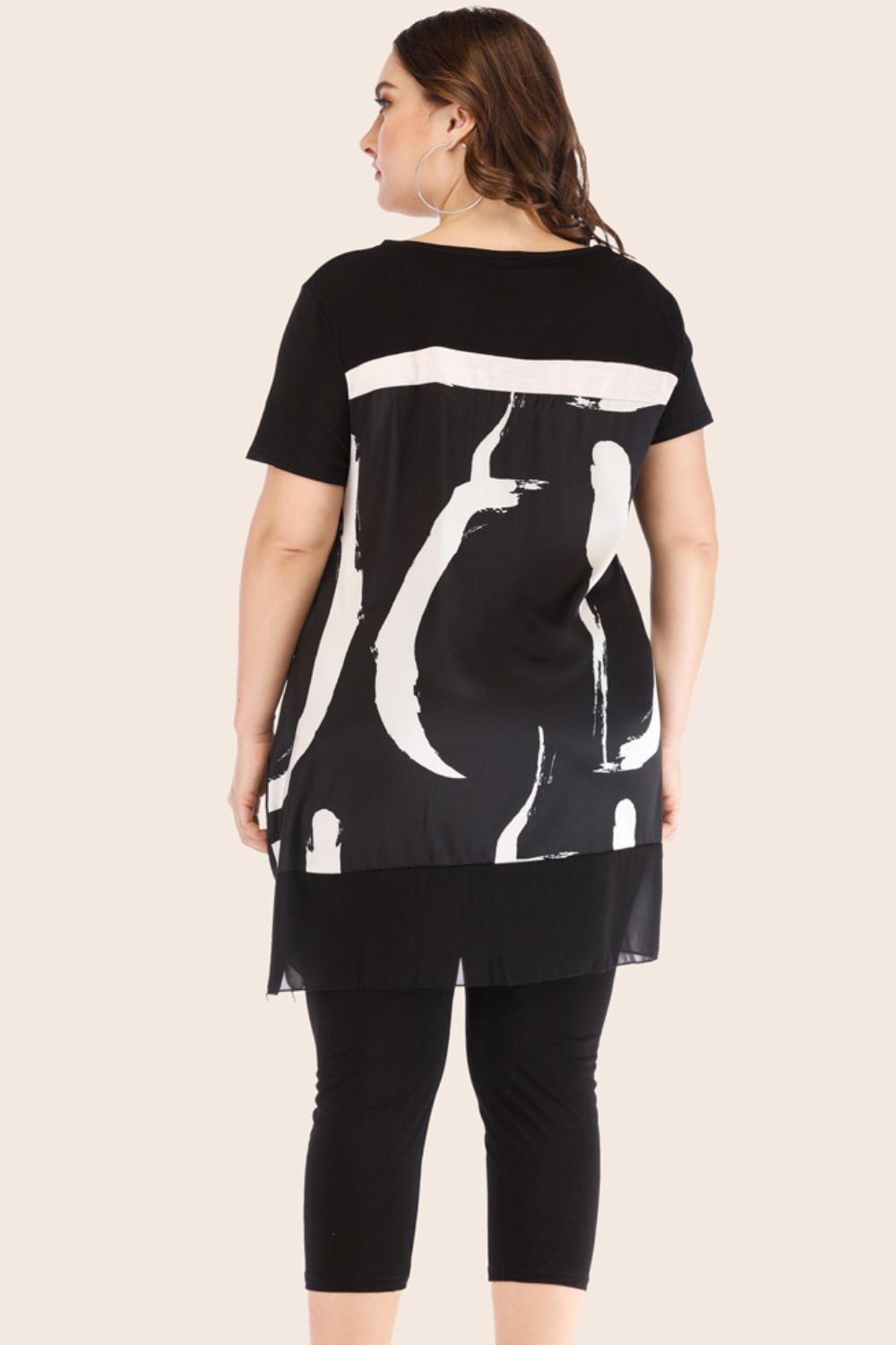 plus size two piece lounge set with black and white abstract print top and black leggings