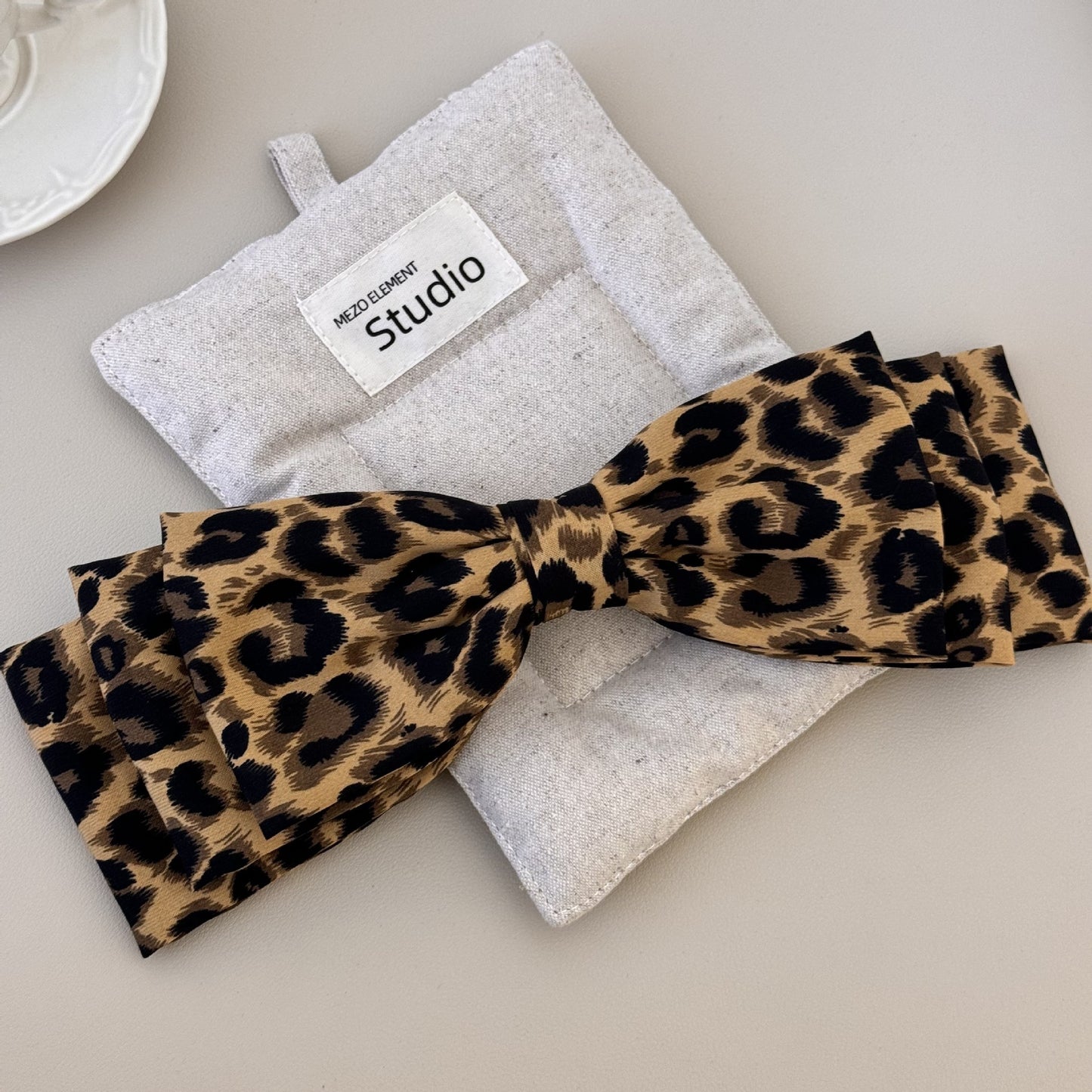 Trendsi 2 piece leopard print hair clips featuring bold animal pattern bows on fabric clips