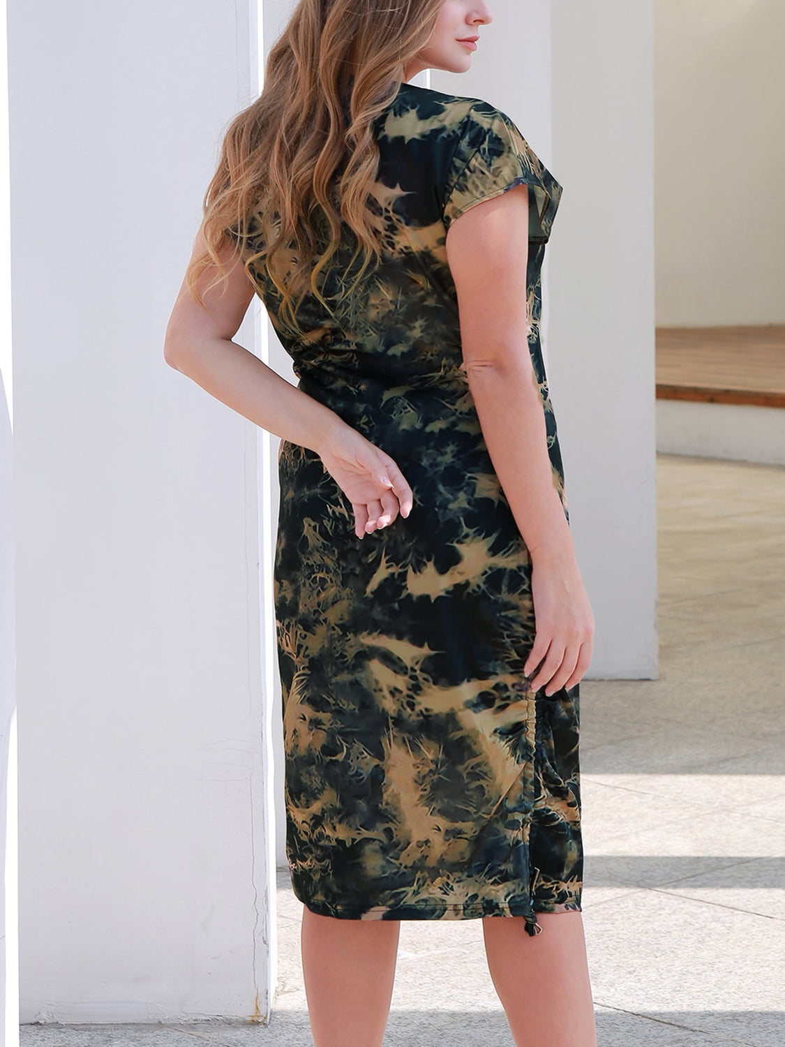 plus size tie-dye round neck cap sleeve dress in black and beige with relaxed fit and knee-length hem